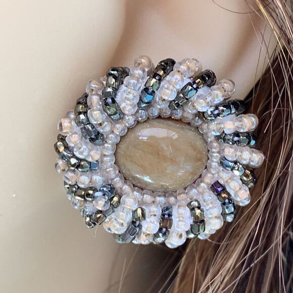 Hand beaded Beige agate pink green ab glass bead round pierced earrings - Picture 1 of 13